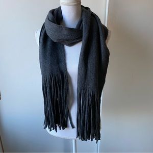 Lucky Brand Scsrf Solid Brushed Gray Felt with Fringe Soft Cozy EUC Warm Shawl